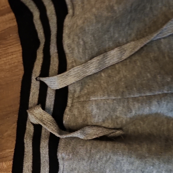 SACRED Crown Gray Shorts With Gold Embellished Stones Size Boys XL (18) - Picture 3 of 5